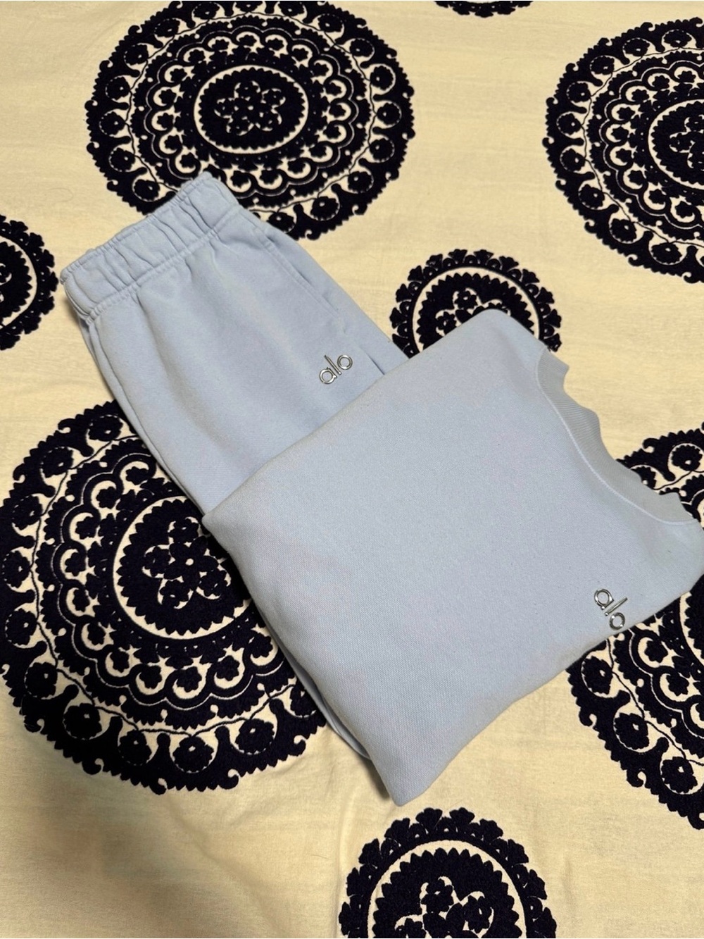 Alo Accolade Seashell Blue Sweat Set